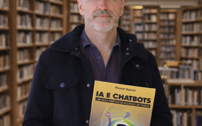 Ricardo Queirós lança livro sobre IA e chatbots
